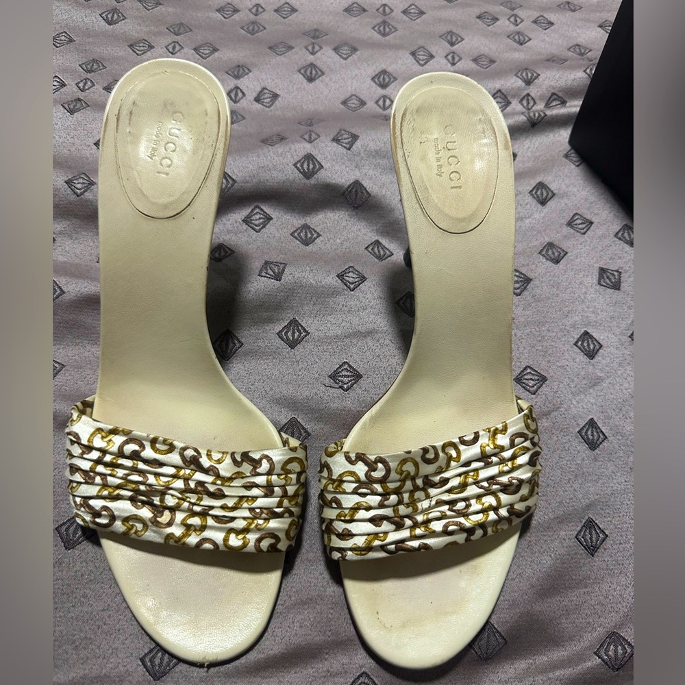 GUCCI White Satin Gold Chain Horsebit Heels Open Toe Slides Sandals Size 8.5